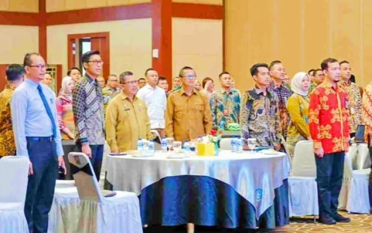Rapat Pleno Tim Percepatan Akses Keuangan Daerah (TPAKD) Provinsi Kepulauan Riau Tahun 2025 di Aula Wan Seri Beni, Kantor Gubernur Kepulauan Riau, Selasa (9/12/2025).