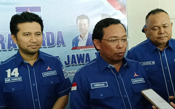 Sekretaris Jenderal DPP Partai Demokrat, Herman Khaeron saat membuka Rapat Kerja Daerah (Rakerda) Partai Demokrat Jawa Timur di Surabaya, Rabu (13/8/2025).