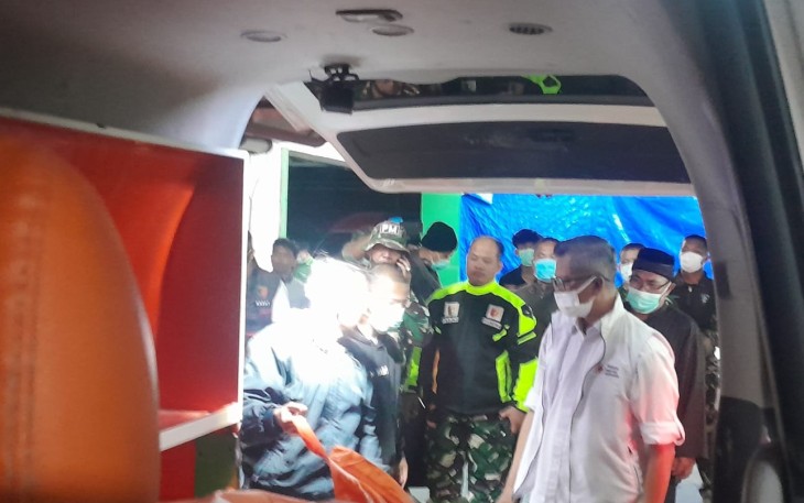 Jenazah Pelda Yudi Gunardi dibawa ke RST dr. Reksodiwiryo untuk disemayamkan sebelum diberangkatkan ke tempat peristirahatan terakhir di Dusun Sawo III, Desa Sei Suka, Kabupaten Batu Bara, Sumatera Utara.