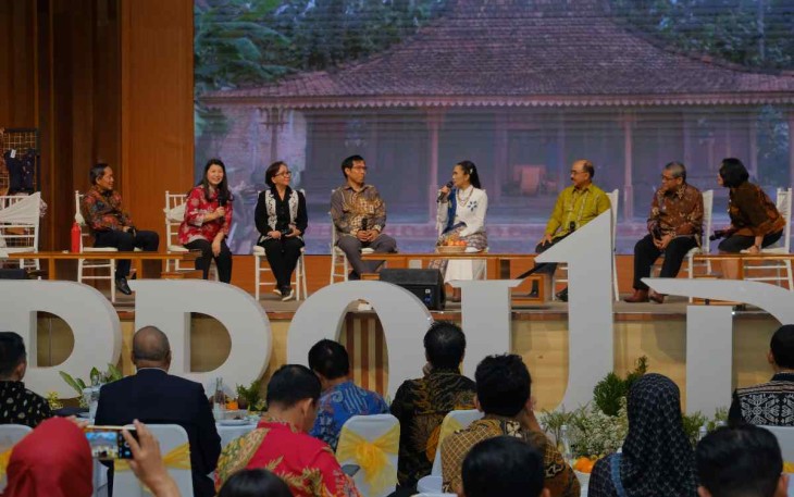 Teras Rektor Universitas Kristen Satya Wacana (UKSW) Salatiga resmi membuka rangkaian Gelar Inovasi Harmoni Nusantara (GIHN) 2025