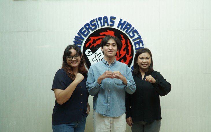 Tiga mahasiswa berprestasi dalam Wisuda Periode IV Tahun 2025 yaitu Jessica Amanda Lunel, Alyssa Berlian Putri, dan Andy Felix Sugiono. 