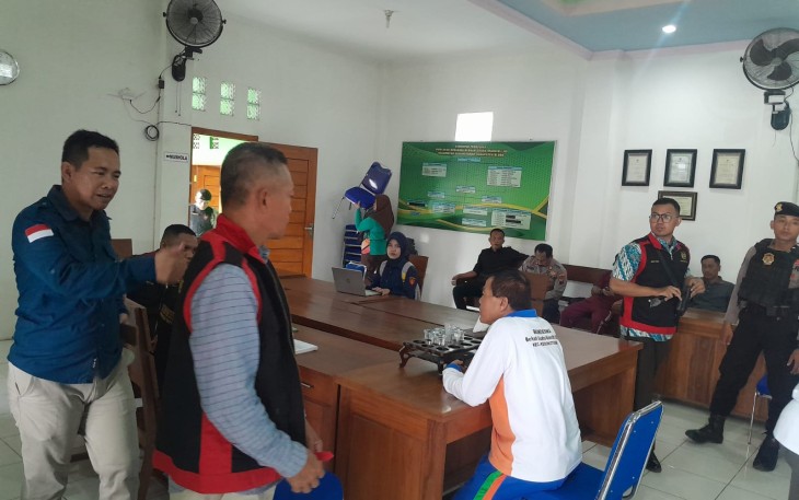 Tim Penyidik Kejaksaan Negeri Blora menggeledah kantor Bumdesma terkait dugaan kasus korupsi jaringan air bersih tahun 2010-2024.