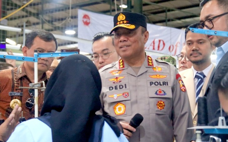 Wakapolri Komisaris Jenderal Polisi Dedi Prasetyo saat menghadiri peresmian PT. Akarsa Garment Indonesia, yang kini resmi beroperasi di Kabupaten Pemalang, Jawa Tengah, Jumat (18/12/2025).