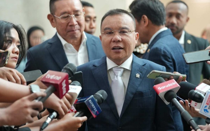 Wakil Ketua DPR RI Sufmi Dasco saat memberikan keterangan pers di Jakarta, Jum'at (7/2)