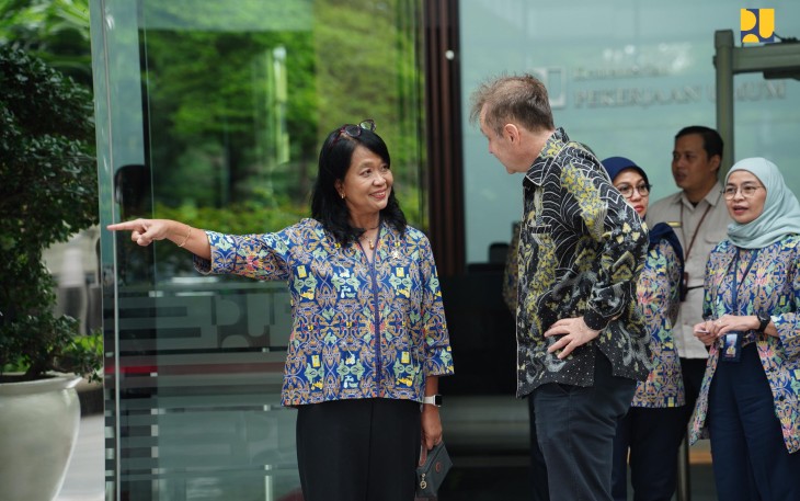Wamen PU Diana Kusumastuti saat bertemu dengan Country Director and Resident Representative Regional Hub Indonesia IsDB Amer Bukvić di Kantor Kementerian PU, Rabu (5/2).