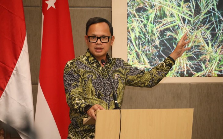 Wamendagri Bima Arya Sugiarto saat menjadi Keynote Speaker pada acara Design Thinking & User Experience (DTUX) Summit 2025 di Kampus Alam Sutera BINUS University, Kota Tangerang, Banten, Kamis (27/11/2025).