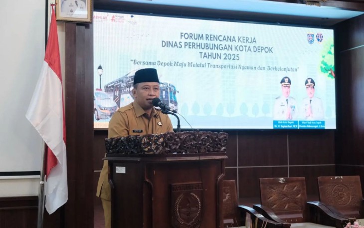 Wali Kota Depok, Supian Suri membuka Forum Perangkat Daerah Dishub Kota Depok yang berlangsung di Ruang Edelweis, Balai Kota Depok, Senin (03/03/25).