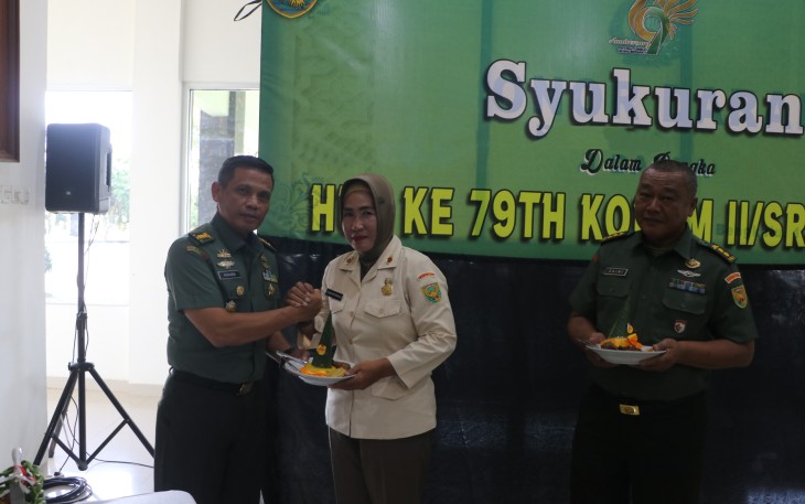 Kasrem 041/Gamas Kolonel Kav Husnizon., S.I.P., bersama dengan anggota Makorem melaksanakan kegiatan syukuran yang berlangsung di Makorem 041/Gamas. Selasa (07/01/2025)
