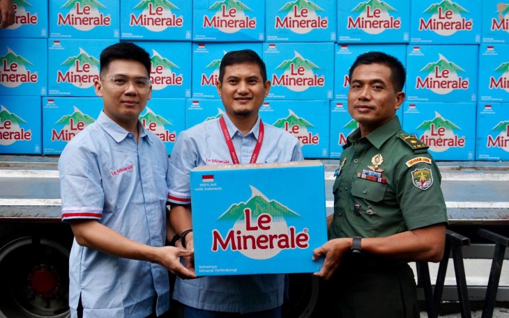 Kodam Jaya Terima Bantuan Air Mineral untuk Dukungan Kemanusiaan Korban Banjir