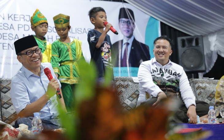 Menteri Desa dan Pembangunan Daerah Tertinggal (Mendes PDT) Yandri Susanto saat berdialog bersama warga Desa Batu Kotam, Kecamatan Bulik, Kabupaten Lamandau, Provinsi Kalimantan Tengah (Kalteng), Minggu (3/8/2025)