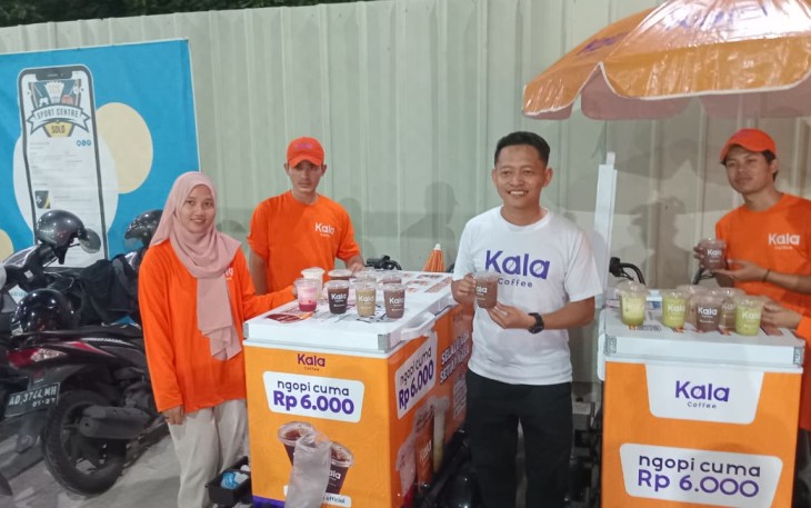 Kala Coffee melalui Kala Group resmi menandatangani kemitraan strategis dengan Bank Raya dan komunitas TDA untuk meluncurkan program “Ngopi Kala Pakai Raya”, sebuah inovasi transaksi cashless yang menyasar generasi muda