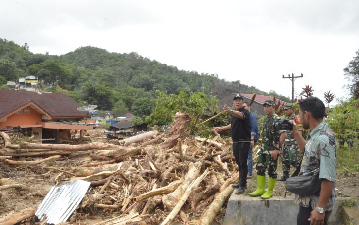 Danrem 023/KS Pimpin Langsung Penanggulangan Bencana Banjir Bandang dan Tanah Longsor di Kota Sibolga dan Kabupaten Tapanuli Tengah