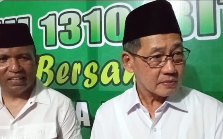 Walikota Bitung, Hengky Honandar bersama Dandim 1310/Bitung saat memberikan keterangan kepada sejumlah awak media di sela-sela kegiatan buka puasa bersama