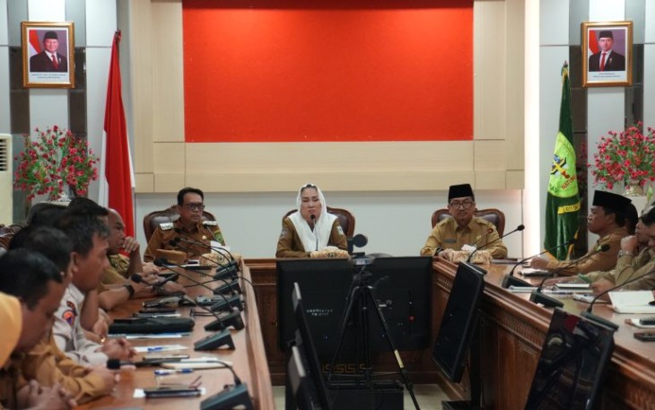 Bupati Natuna Cen Sui Lan Adakan Rapat Bersama OPD Akibat Efisiensi Anggaran