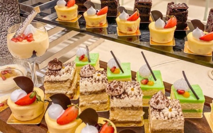 Hidangan aneka pastry Hotel Ciputra Jakarta 