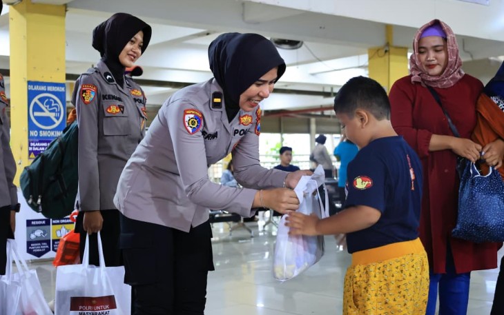 Sapa Humanis Polwan Polresta Sidoarjo Patroli Dialogis di Terminal Purabaya