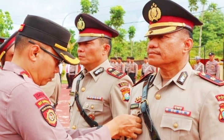 Kapolres Bintan saat Pimpin Upacara Sertijab Kasat Binmas dan Kapolsek Bintan Utara