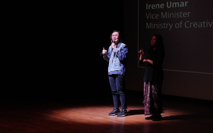 Wakil Menteri Ekonomi Kreatif, Irene Umar, memberi sambutan pada penyelenggaraan Celebrating UK–Indonesia Cultural Collaboration: The UK & Indonesia — Connect Through Dance di Taman Ismail Marzuki, Jakarta, Selasa (9/12/2025)