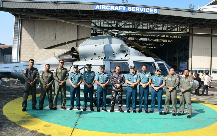 Komandan Pusat Penerbangan TNl Angkatan Laut (Danpuspenerbal), Laksda TNl Sisyani Jaffar menghadiri Ferry Flight Helikopter AKS A5565MBE Serial Number 7022 dari  PT. Dirgantara Indonesia (Persero)