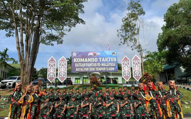 Danrem 121/Alambhana Wanawwai (Abw), Brigjen TNI Purnomosidi, S.I.P., M.A.P., M.Han, melakukan kunjungan kerja ke Komando Taktis (Kotis) di Nanga Badau, Kecamatan Badau, Kabupaten Kapuas hulu, Sabtu (15/2/2025)