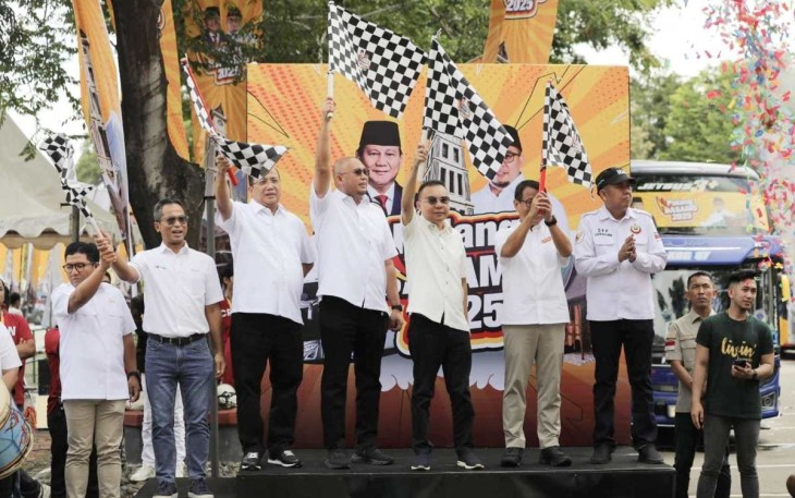 Wakil Ketua DPR RI Sufmi Dasco Ahmad melepas 100 bus Pulang Basamo yang akan mengantarkan ribuan warga pulang ke kampung halaman di Sumatra Barat (Sumbar)