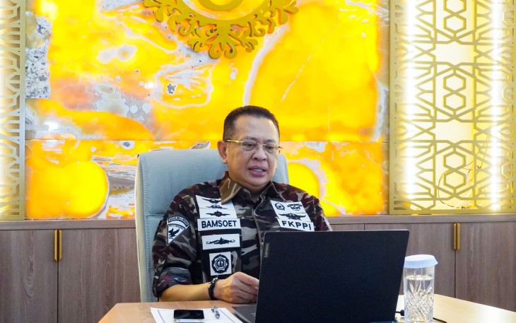 Bamsoet mewakili Ketua Umum FKPPI Ponco Sutowo, saat membuka Webinar Pengurus Pusat Keluarga Besar FKPPI dengan Badan Nasional Penanggulangan Bencana (BNPB) dengan tema 'Waspada Bencana akibat Cuaca Ekstrem' di Jakarta, Selasa (21/1/25).