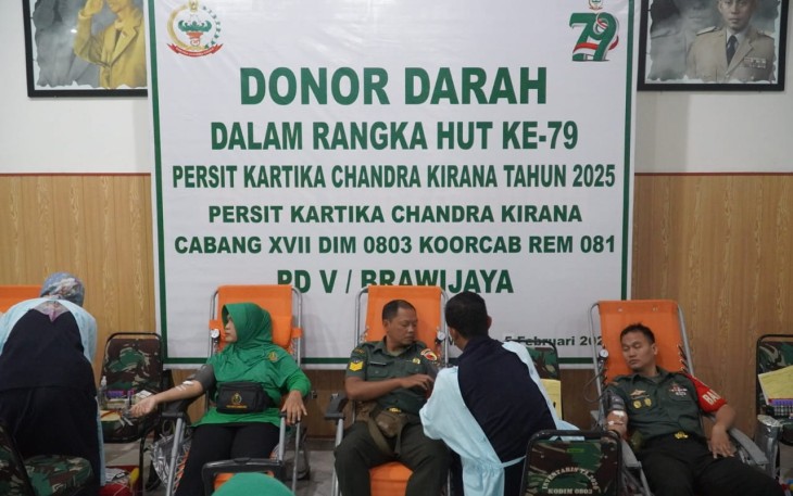 Dalam rangka memperingati Hari Ulang Tahun (HUT) ke-79 Persit Kartika Candra Kirana, Kodim 0803/Madiun menggelar kegiatan donor darah yang berlangsung di Aula Makodim 0803/Madiun, Rabu (5/2)