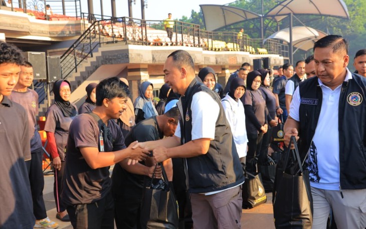 Reuni Akbar dan bakti sosial (Baksos) Akabri 1995 diselenggarakan di Mabes TNI, Cilangkal, Jakarta Timur