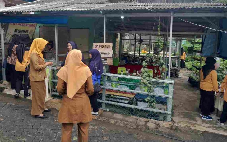 Kelompok Wanita Tani (KWT) Berani Maju dari Kelurahan Bukit Cermin, Kecamatan Tanjungpinang Barat, meraih Juara 1 dalam Penilaian Program Pekarangan Pangan Bergizi (P2B) tingkat Polda Kepri