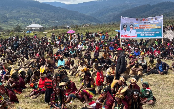 Satgas Yonif 700/WYC Amankan Kunjungan Gubernur Papua Tengah di Sinak