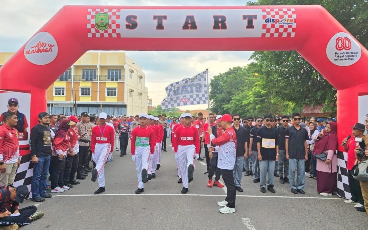 Dandim 0315/Tanjungpinang Hadiri Pelepasan Gerak Jalan 17 KM Peringatan HUT RI ke-80 Kota Tanjungpinang