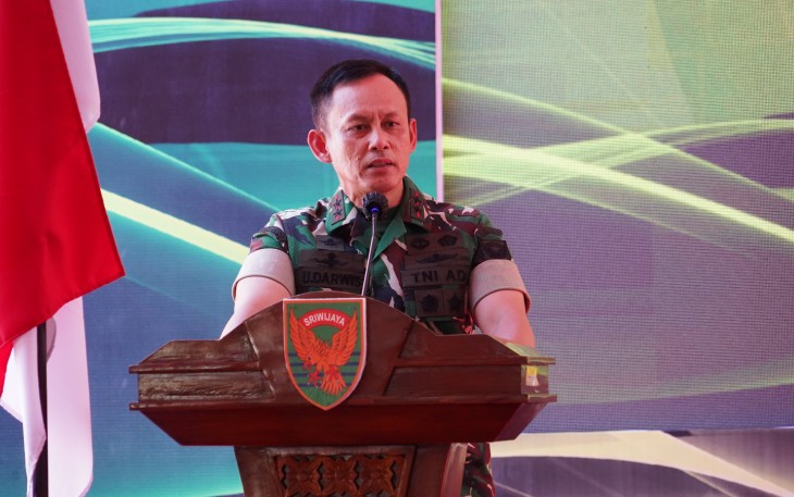  Pangdam II/Swj Mayjen TNI Ujang Darwis, M.D.A