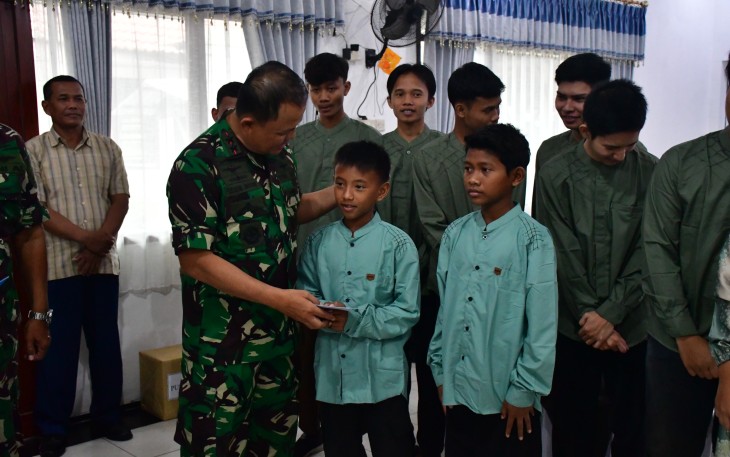Komandan Puspenerbal Kunjungi Panti Asuhan Laksamana Moeljadi Juanda