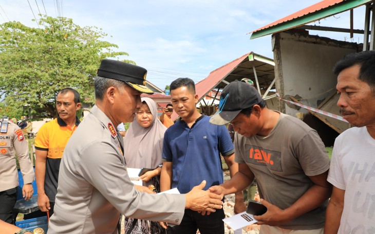 Kapolda Bengkulu Tinjau Langsung Penanganan Dampak Gempa Bumi 6,3 SR di Bengkulu