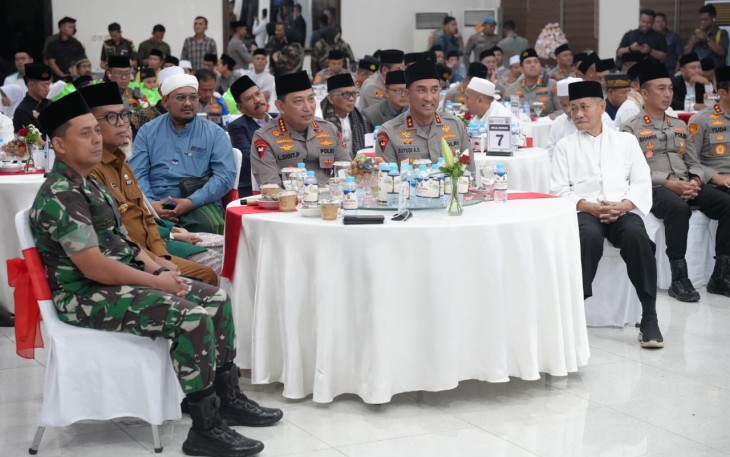 Kapolri Jenderal Pol. Listyo Sigit Prabowo beserta sejumlah pejabat utama Mabes Polri menggelar acara buka puasa bersama para tokoh ulama dan elemen masyarakat Banten