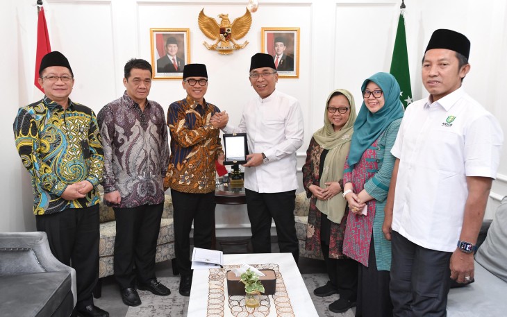 Menteri Desa dan Pembangunan Daerah Tertinggal (Mendes PDT) Yandri Susanto menggandeng Pengurus Besar Nahdlatul Ulama (PBNU) dalam merealisasikan program ekonomi kerakyatan di desa-desa