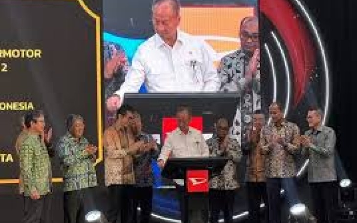 Menteri Perindustrian Agus Gumiwang Kartasasmita dalam sambutannya saat meresmikan pabrik baru Karawang Assembly Plan 2 (KAP2) PT Astra Daihatsu Motor (PT ADM) di Kawasan Industri Suryacipta, Kamis (27/2)