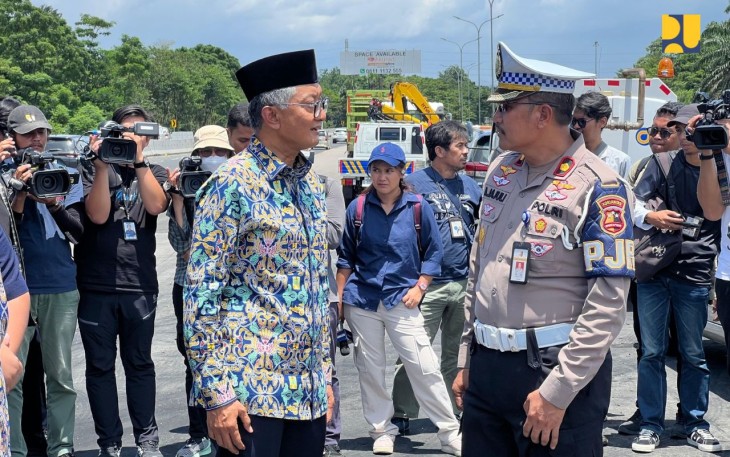 Menteri Pekerjaan Umum (PU) Dody Hanggodo didampingi Sekretaris Jenderal Kementerian PU Mohammad Zainal Fatah melakukan peninjauan Gerbang Tol Ciawi 2, Bogor, Jawa Barat, Rabu (05/02/2025)