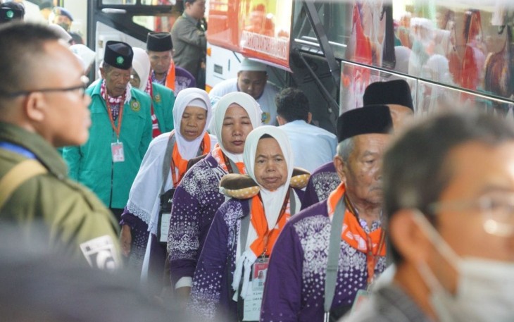 Jemaah Jakarta Mulai Terbang Perdana 