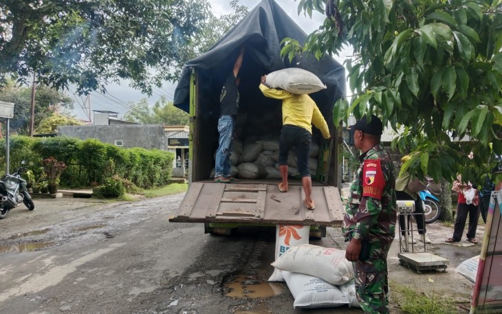 Upaya Babinsa Kodim Ponorogo Tingkatkan Kesejahteraan Petani di Desa Binaan 
