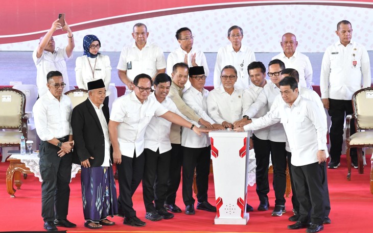 Menteri Desa dan Pembangunan Daerah Tertinggal (Mendes PDT) Yandri Susanto menghadiri musyawarah desa/kelurahan khusus pembentukan Koperasi Desa (Kopdes) dan Kelurahan Merah Putih di Jatim Expo, di Surabaya, pada Rabu (30/4/2025)
