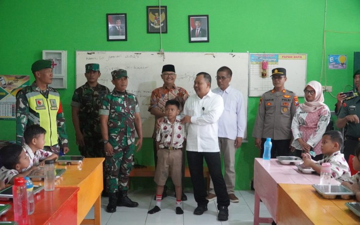 Kasdim 0803/Madiun Dampingi Deputi V KSP Tinjau Program Makan Bergizi Gratis di Kota Madiun
