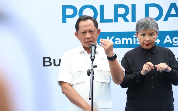 Menteri Dalam Negeri (Mendagri) Muhammad Tito Karnavian usai menghadiri Launching Gerakan Pangan Murah Polri dan Bulog di Lapangan Bulog Kanwil Jakarta dan Banten, Jakarta Utara, Kamis (14/8/2025).