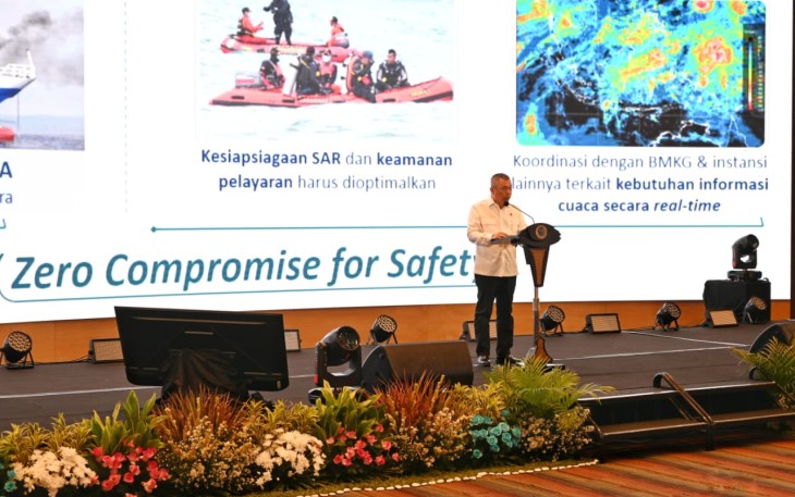 Menhub Dudy saat membuka acara Rapat Kerja Direktorat Jenderal (Ditjen) Perhubungan Laut dan Rapat Koordinasi Angkutan Laut Natal 2025 dan Tahun Baru 2026 di Jakarta, Minggu (7/17).