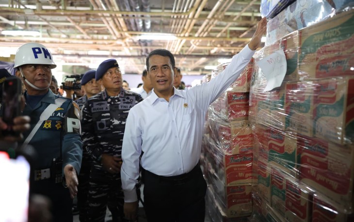 Mentan saat Lepas Bantuan Banjir Tahap kedua Menuju Aceh, Sumut, dan Sumbar