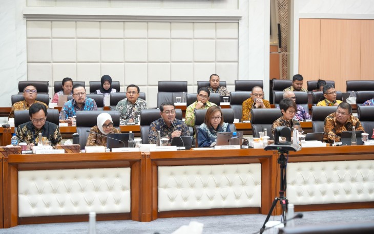 Menekraf beserta jajaran Kemenekraf menghadiri Rapat Kerja Bersama Komisi VII DPR RI di Gedung DPR/MPR RI, Jakarta (30/04/25)