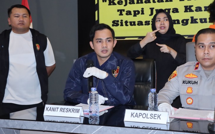 Kapolsek Tambora, Kompol Muhammad Kukuh Islami, melalui Kanit Reskrim Iptu Sudrajat Djumantara Saat Melakukan Konferensi Pers 