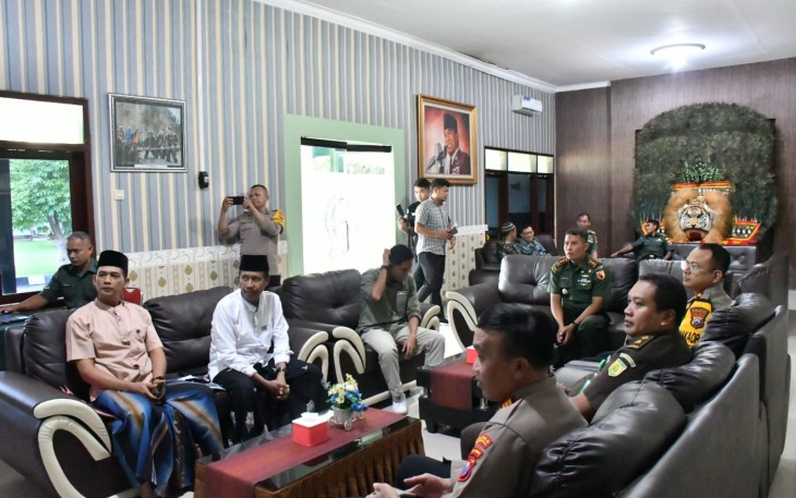  Rapat Koordinasi (Rakor) Percepatan Penyerapan Gabah dan Beras Dalam Negeri Tahun 2025 bertempat di Ruang Lobi Makodim 0802 /Ponorogo  jalan Basuki Rahmat nomor 38 Kota Kabupaten Ponorogo, Kamis (20/03/2025)