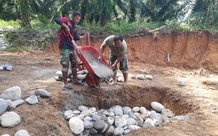 Satgas TMMD Ke-124 Kodim 0408/BS Kebut Pondasi Untuk Tugu Prasasti