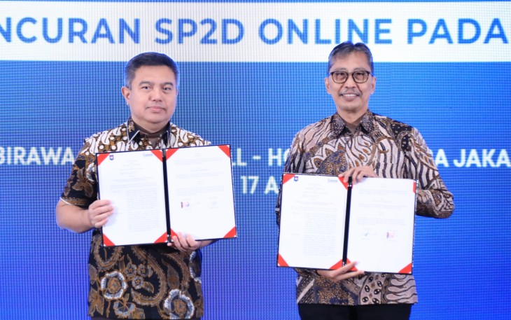 Sekretaris Jenderal (Sekjen) Kementerian Dalam Negeri (Kemendagri) Tomsi Tohir meneken nota kesepahaman dengan Pelaksana Tugas (Plt.) Ketua Umum Asosiasi Bank Pembangunan Daerah (Asbanda) Busrul Iman di Hotel Bidakara, Jakarta, Kamis (17/4/2025)